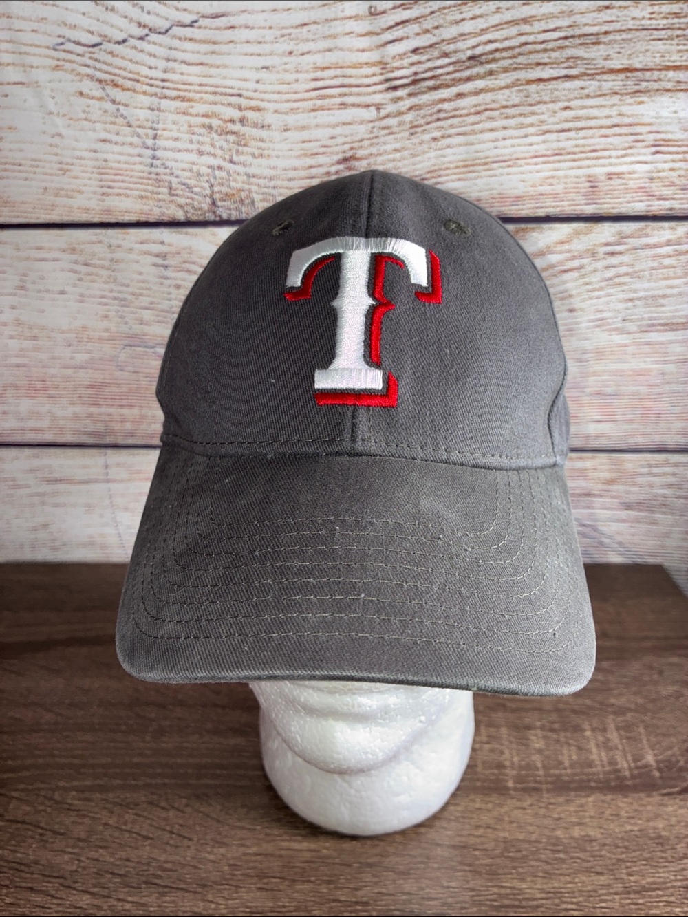 Pre Owned Gray Baseball Cap with Texas Rangers Embroidered 'T' Logo Fan Favorite